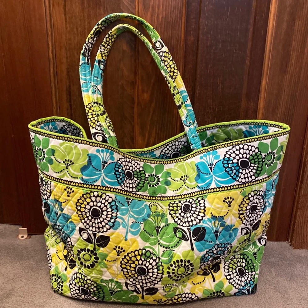 Vera Bradley Grand Tote in Limes Up Pattern